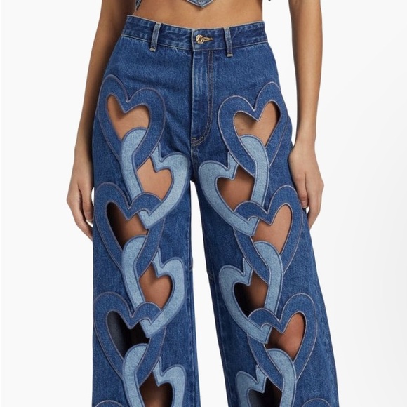 𝑨𝑹𝑬𝑨 𝑷𝒂𝒕𝒄𝒉𝒘𝒐𝒓𝒌 𝑯𝒆𝒂𝒓𝒕 𝑫𝒆𝒏𝒊𝒎 𝑩𝒂𝒏𝒅𝒆𝒂𝒖 𝑻𝒐𝒑
𝑾𝒐𝒎𝒆𝒏'𝒔 - Picture 6 of 8